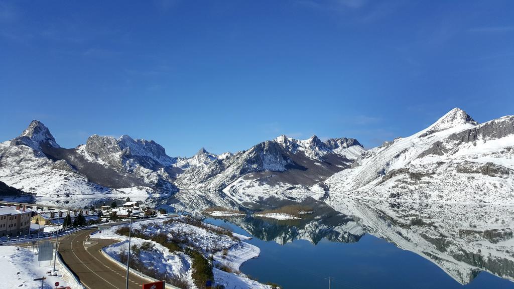 Hotel Presa Riaño Kültér fotó