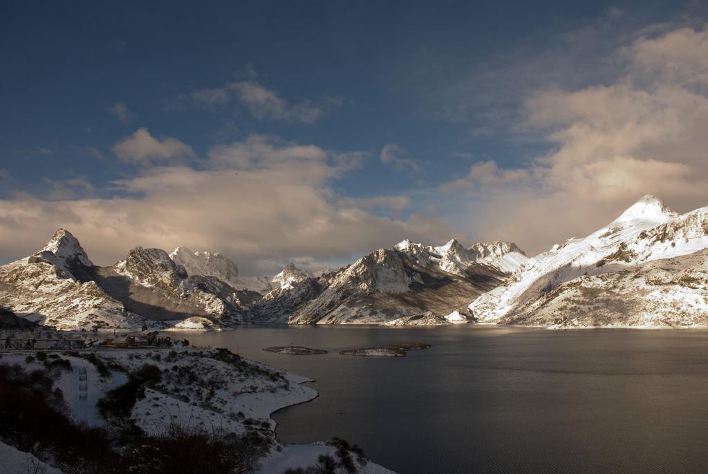 Hotel Presa Riaño Kültér fotó